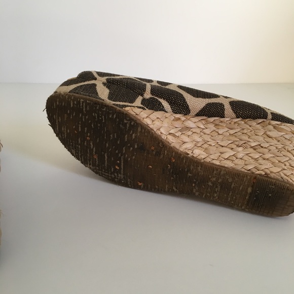 Chinese Laundry Linen Peep-Toe Wedge Heels - Picture 5 of 6